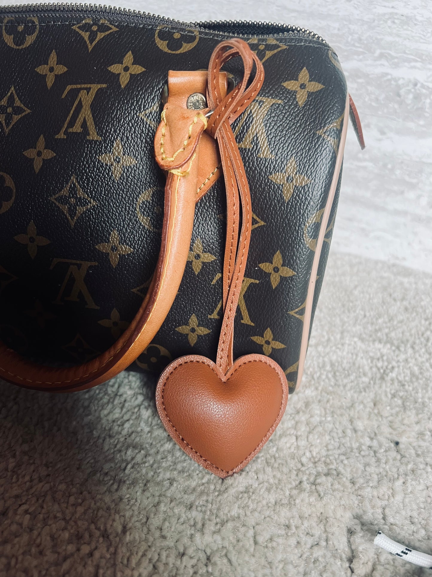Bagcharm heart brown