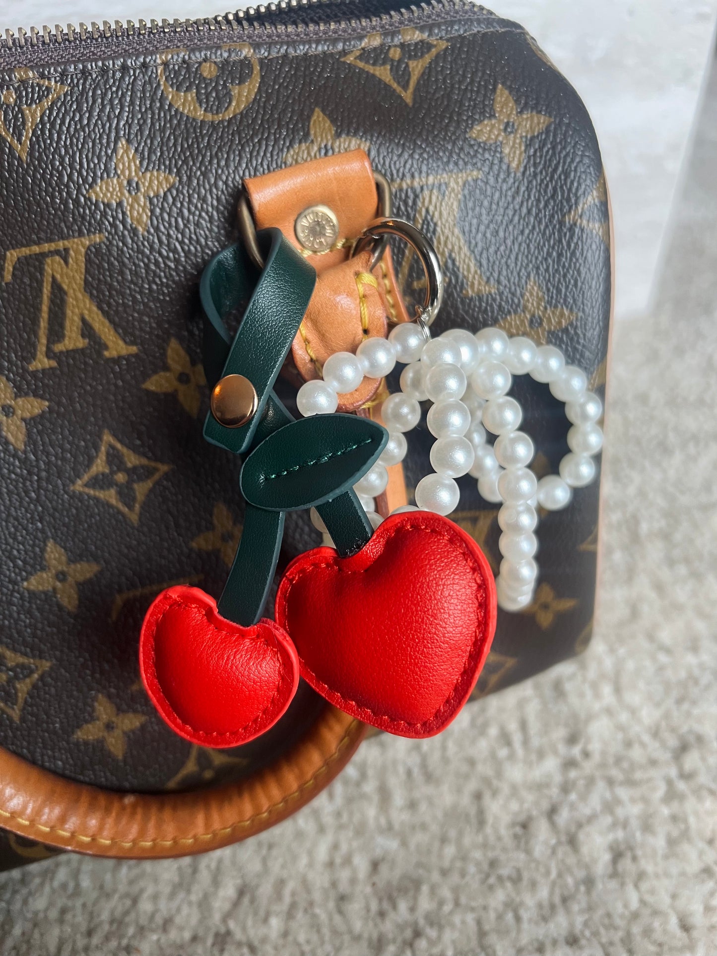 Bagcharm cherry